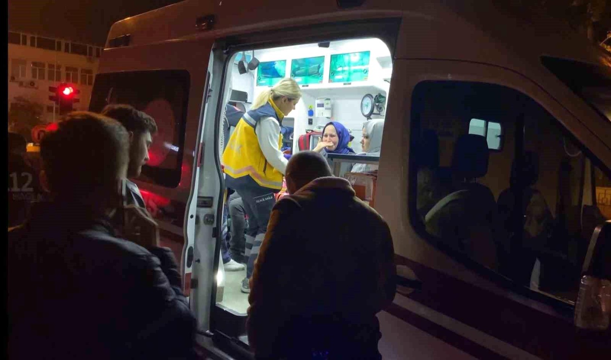 Trafik ışıklarında kaza: 4 yaralı