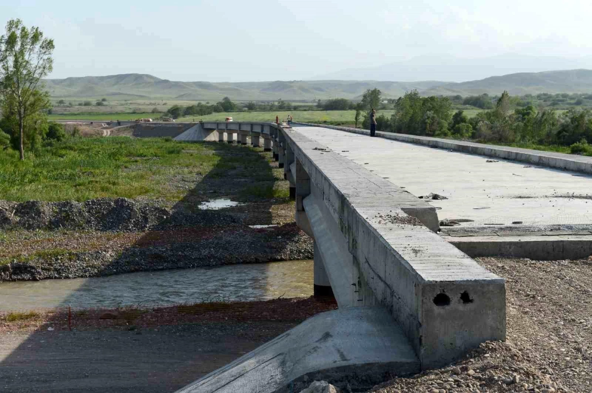 Zengezur Koridoru\'nda Karayolu ve Demiryolu Çalışmaları Devam Ediyor