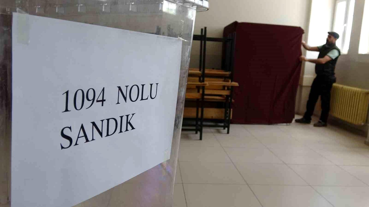 Van\'da ikinci tur Cumhurbaşkanlığı seçimi için sandıklar kuruldu