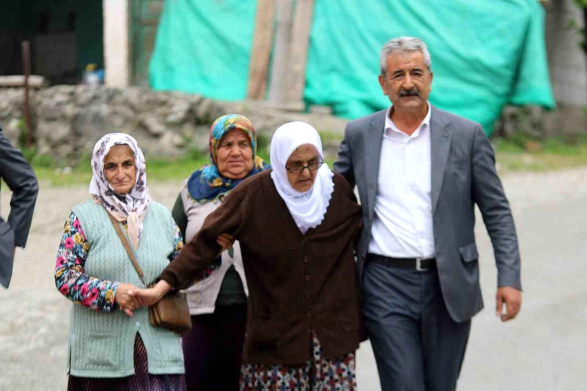110 yaşındaki Safiye Kurtoğlu oy kullandı