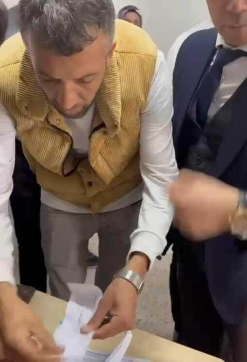 Afyonkarahisar'da Ağabeyinin Yerine Oy Kullanmak İsteyen Şahıs Yakalandı