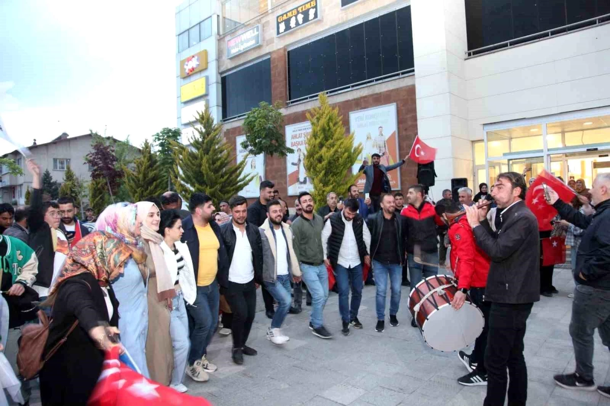 Bitlis Ahlat\'ta Cumhurbaşkanlığı seçimleri kutlandı