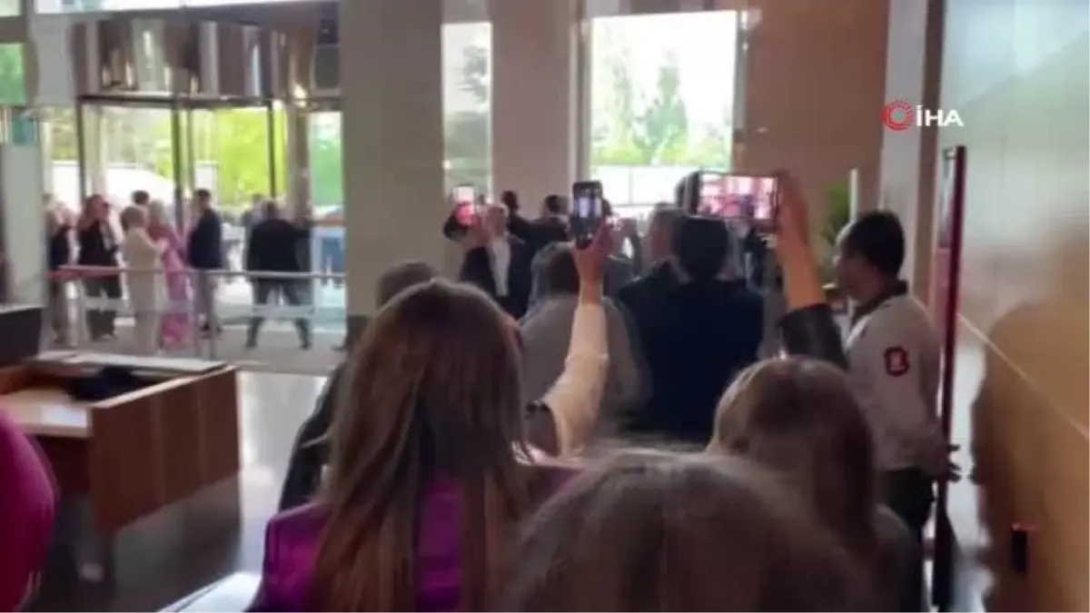 AK Parti'de Seçim Kutlaması Başladı