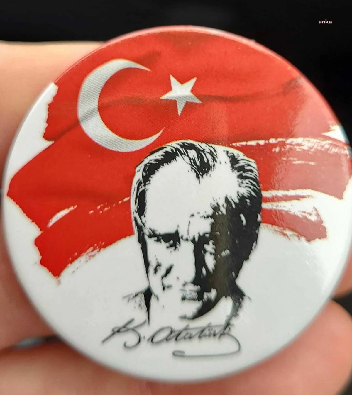 Atatürk ve Türk bayrağı rozetleri seçimlerde yasaklandı