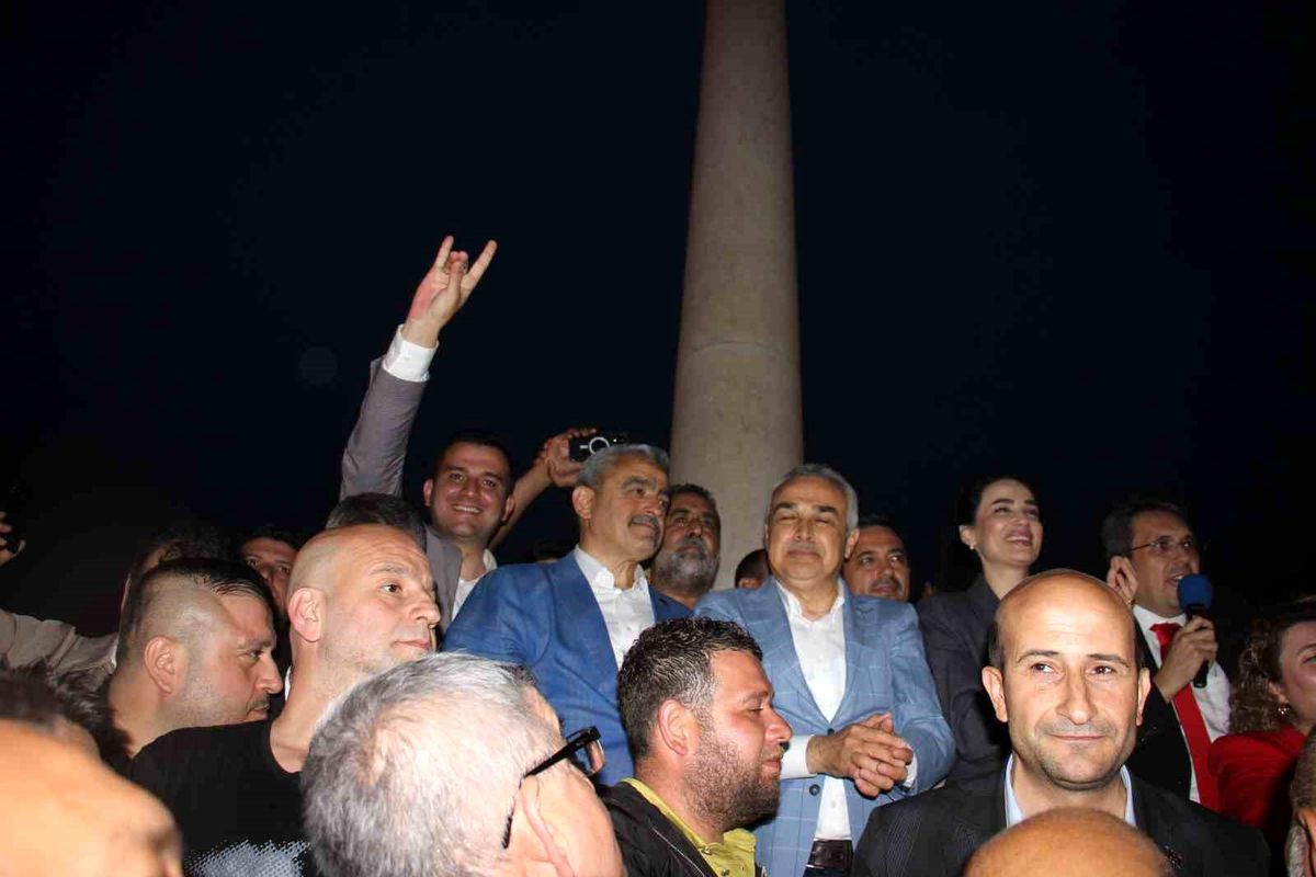 Aydın\'da Cumhurbaşkanlığı seçim zaferi kutlandı