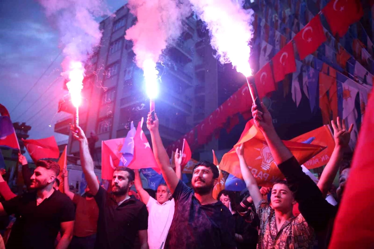 Cumhurbaşkanı Erdoğan\'ın zaferi Mersin\'de kutlandı