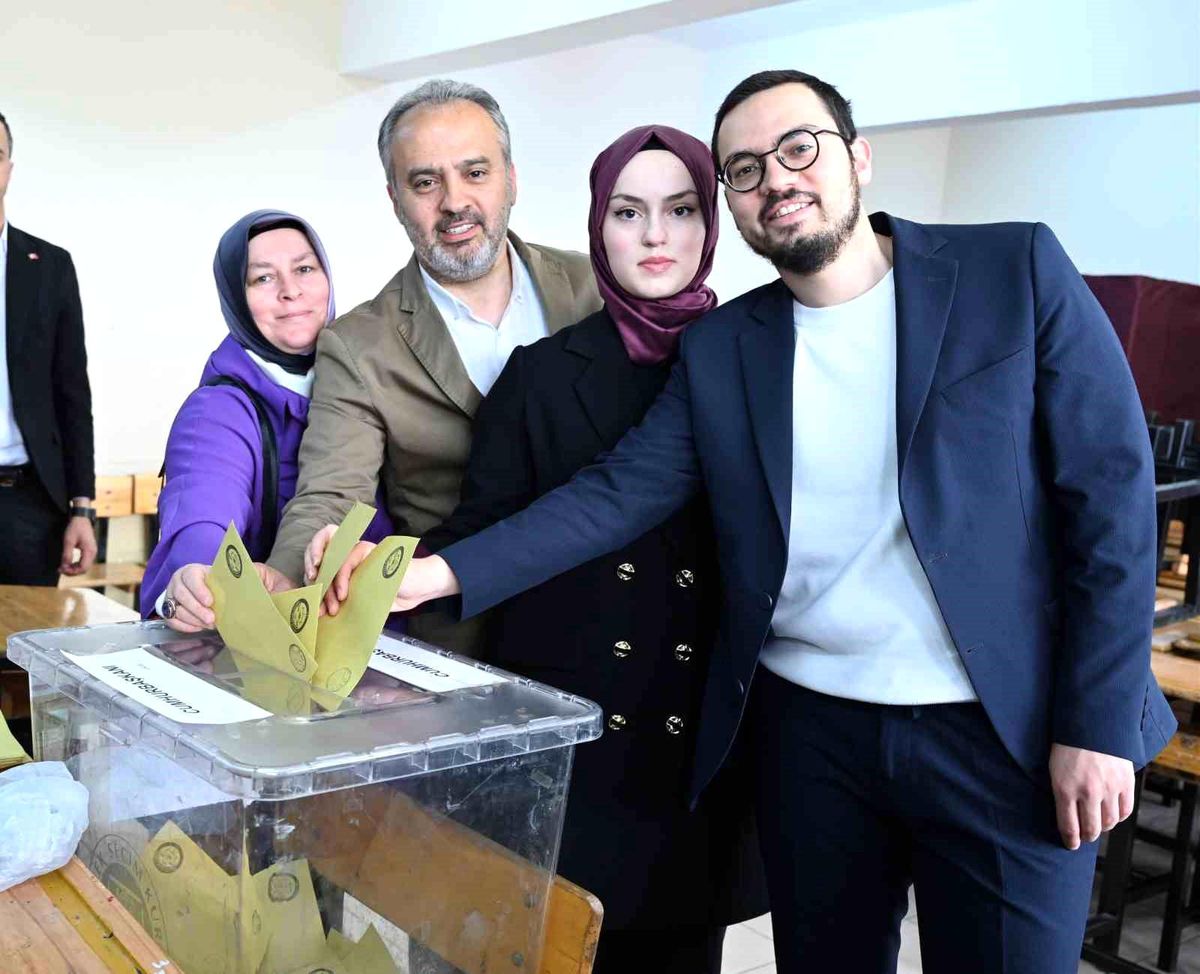 Bursa Büyükşehir Belediye Başkanı Alinur Aktaş oyunu kullandı