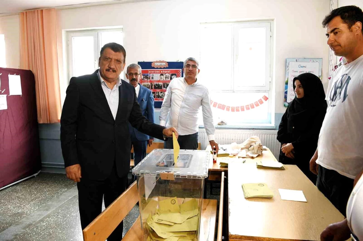 Malatya Büyükşehir Belediye Başkanı Selahattin Gürkan Oyunu Kullandı