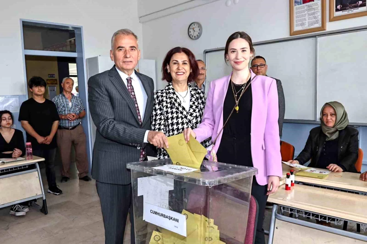 Denizli Büyükşehir Belediye Başkanı Osman Zolan, Cumhurbaşkanlığı Seçimi ikinci tur oyunu kullandı