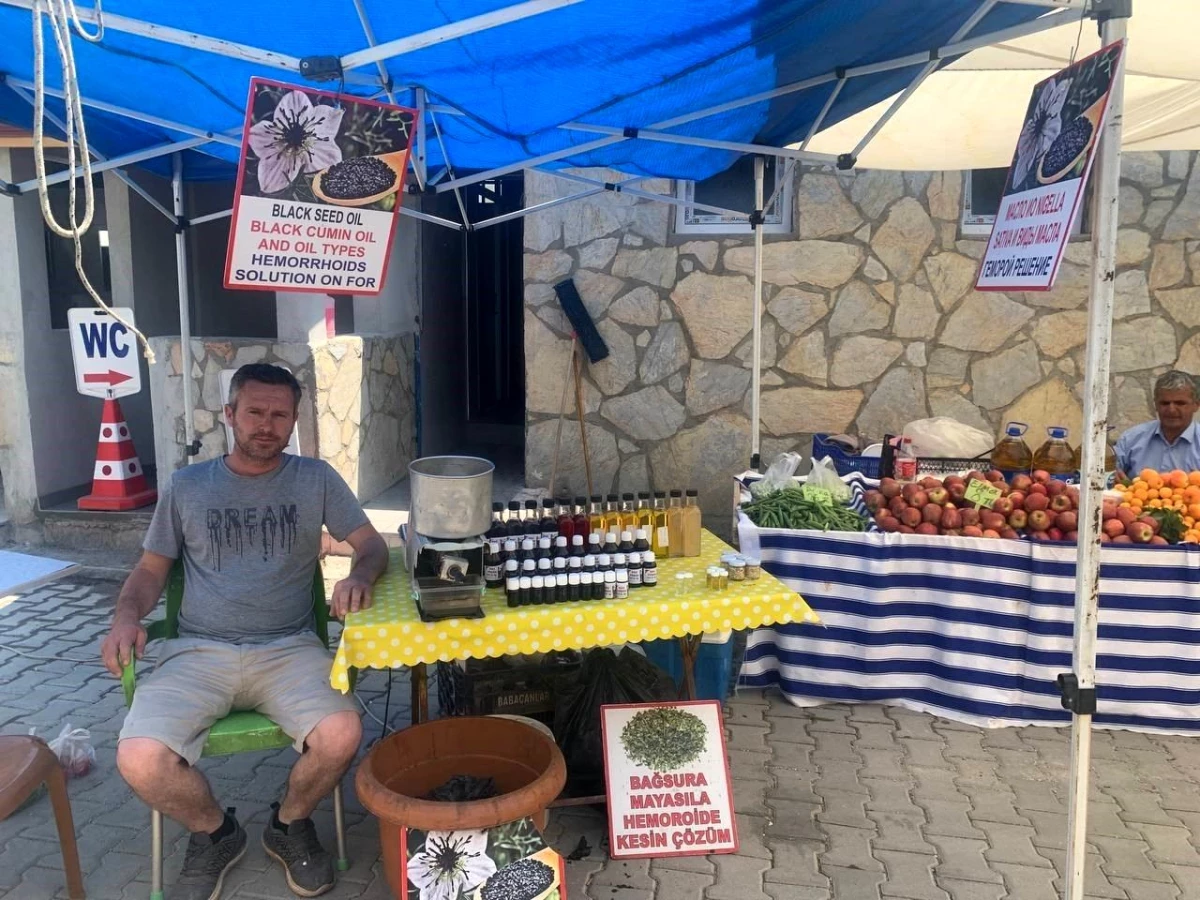 Fethiye\'de esnaf, turistlere doğal çörek otu yağı satışı yaparak yardımcı oluyor