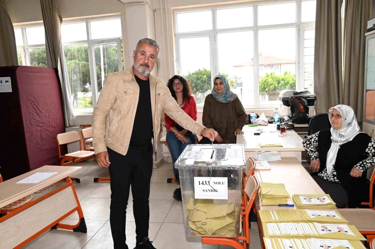 Antalya\'da Belediye Başkanları Oy Kullandı