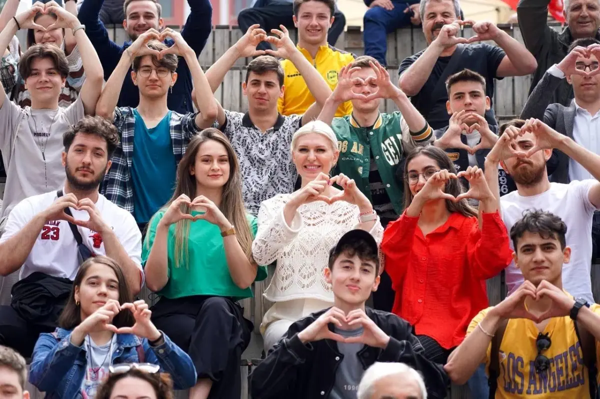 Bilecik Belediye Başkan V. Melek Mızrak Subaşı, Gençlerle Kahve Etkinliğinde Buluştu