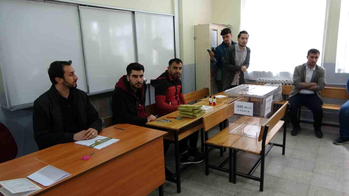 Bitlis\'te oy verme işlemi başladı