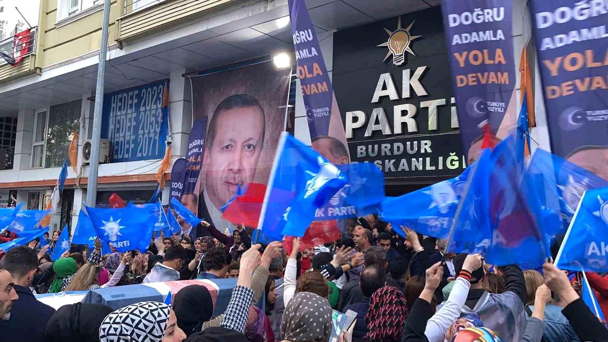 Burdur\'da Cumhurbaşkanı Erdoğan\'ın Zaferi Coşkuyla Kutlandı