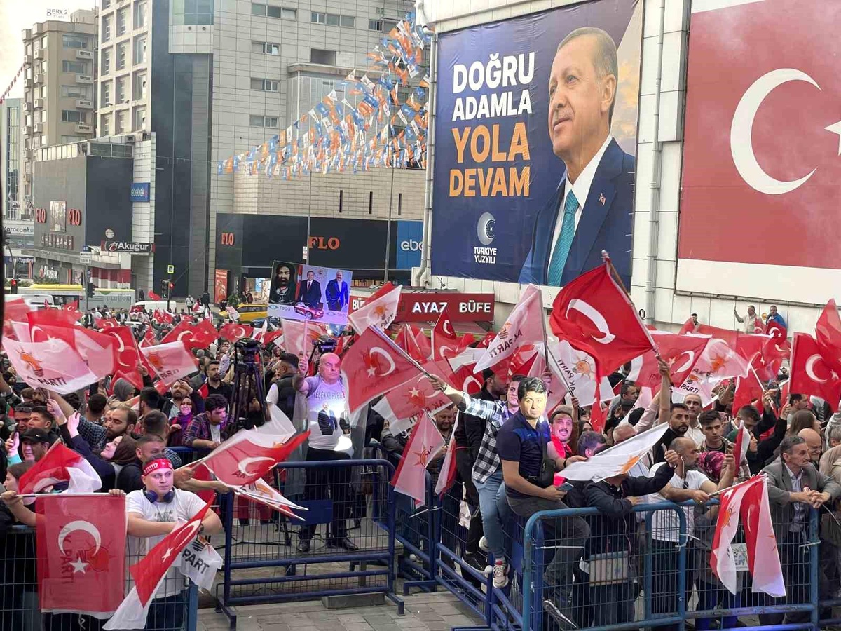 Bursalılar 15 Temmuz Demokrasi Meydanı\'na akın etti