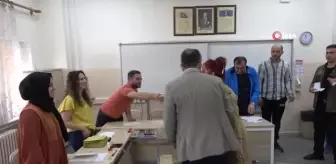 Çankırı Valisi Abdullah Ayaz, oyunu eşi ile birlikte kullandı