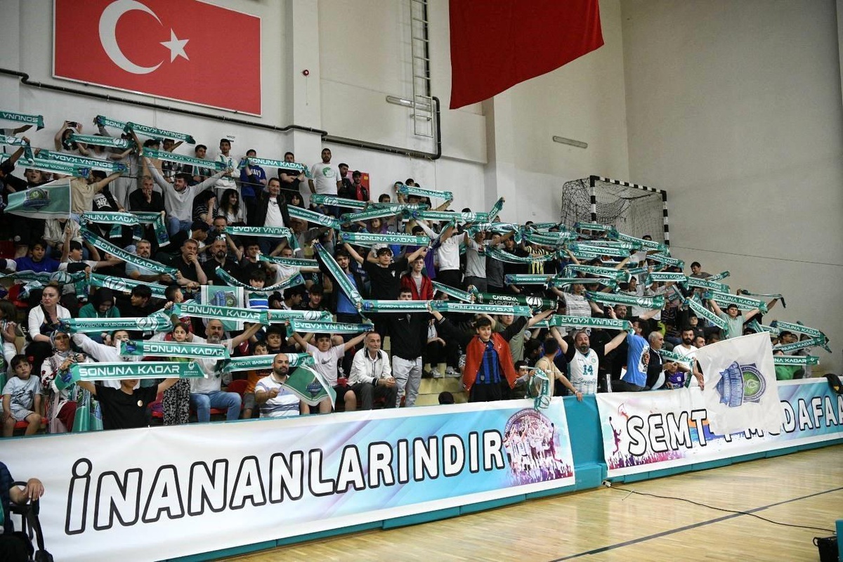 Çayırova Belediyesi Basketbol Takımı 1. Lig\'e yükseldi