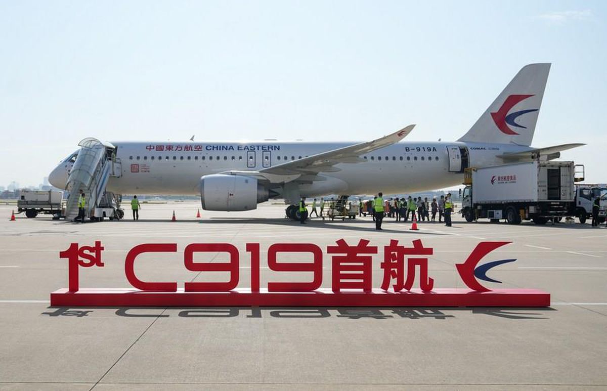 Çin\'in yerli yolcu uçağı C919, ilk ticari uçuşunu gerçekleştirdi