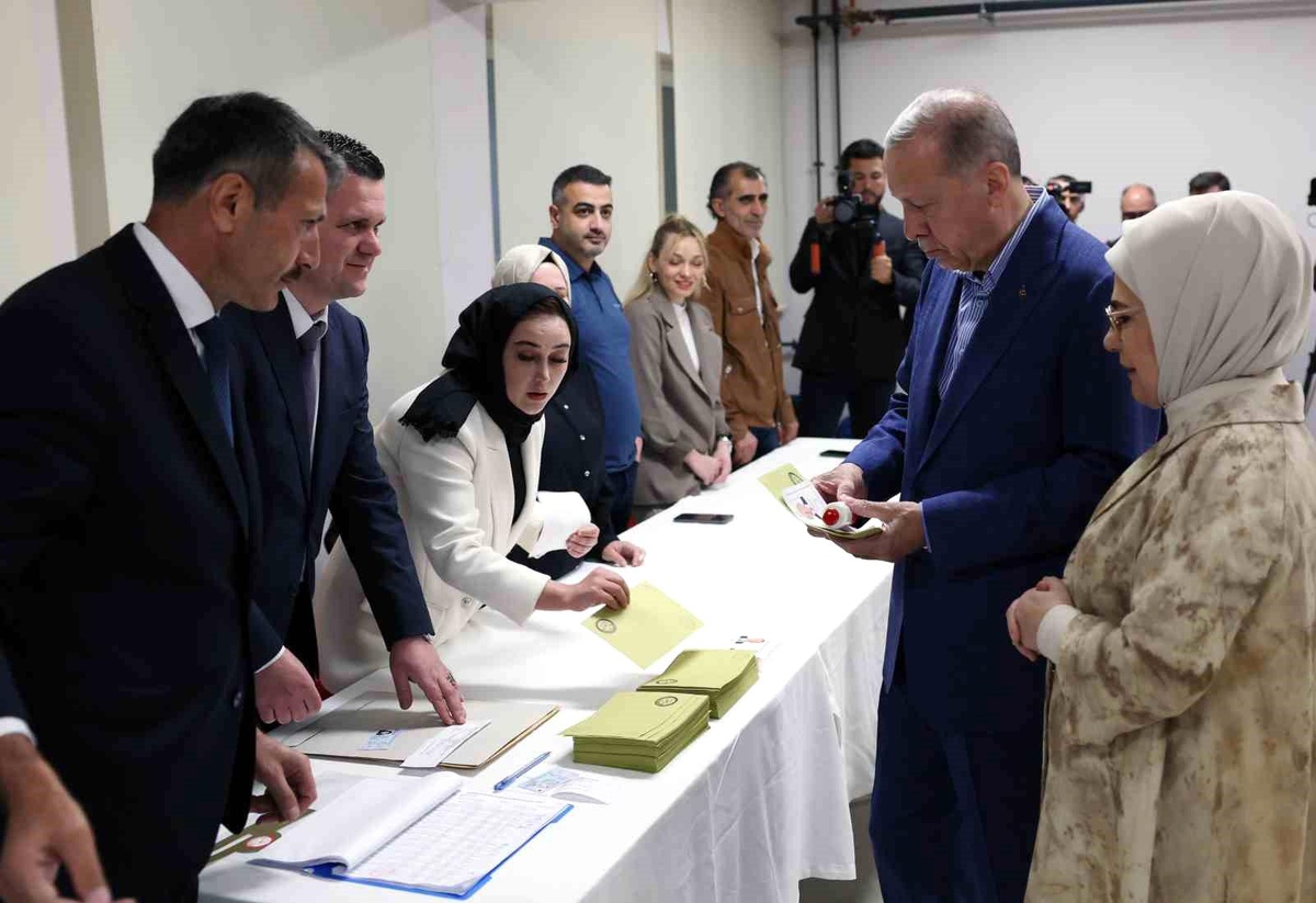 Cumhurbaşkanı Erdoğan oy kullandı: \'Dünya tarihinde yüzde 90\'a varan katılımda başka bir ülke yok\'