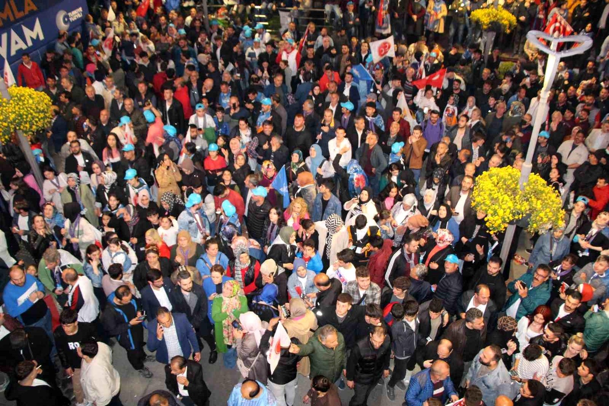 Cumhurbaşkanı Erdoğan\'ın seçim zaferi Trabzon\'da coşkuyla kutlanıyor