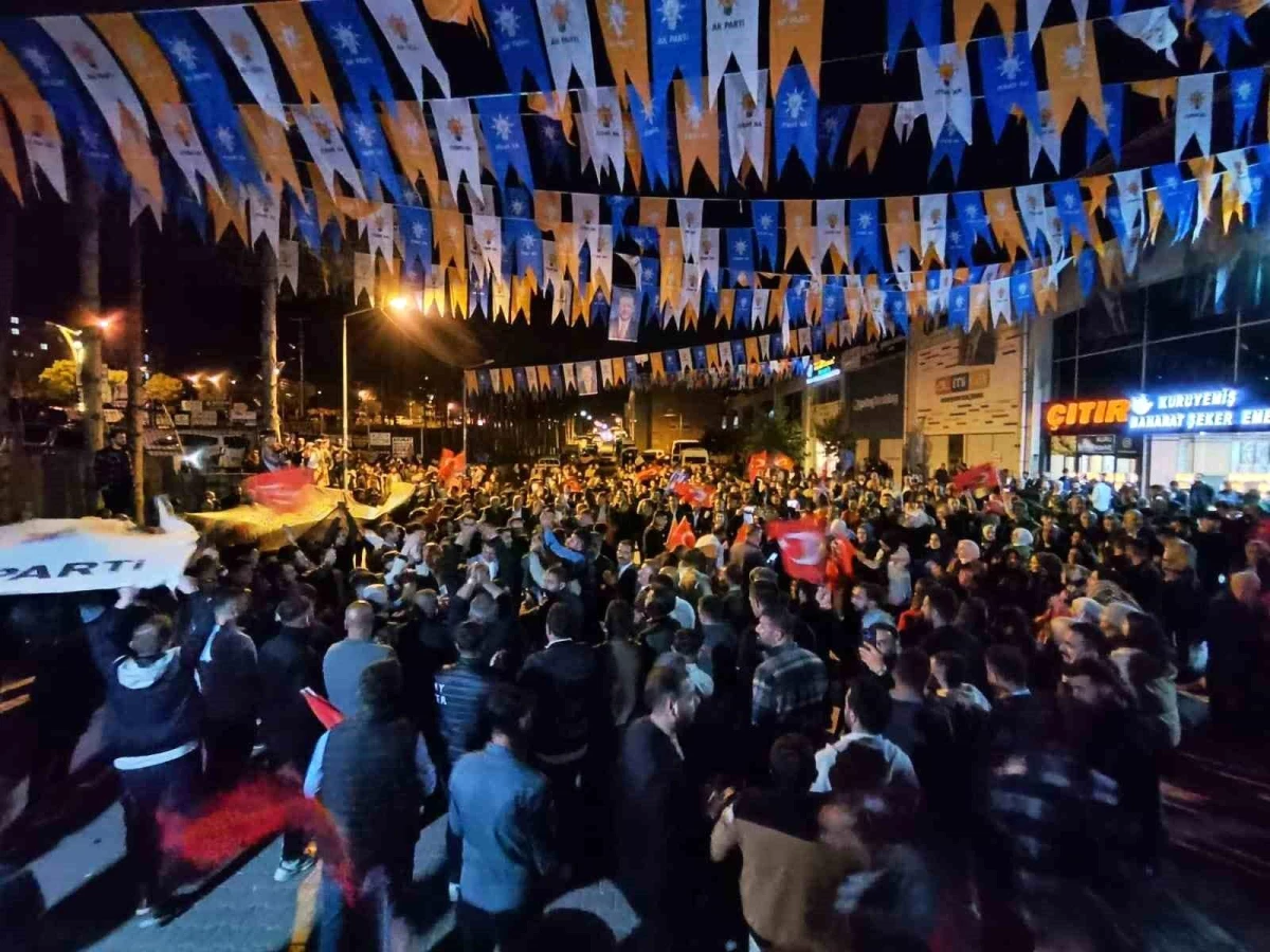 Cumhurbaşkanı Erdoğan\'ın zaferi Bitlis\'te kutlandı
