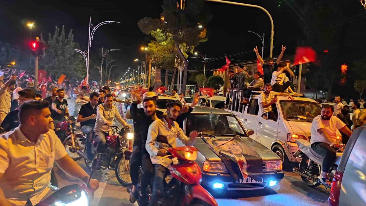 Cumhurbaşkanı Erdoğan\'ın zaferi Şanlıurfa\'da coşkuyla kutlandı