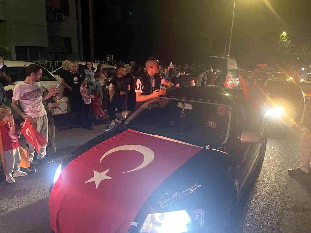 Kuzey Makedonya\'da Cumhurbaşkanı Erdoğan\'ın zaferi kutlandı
