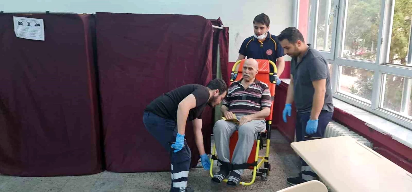 Yaşlı ve Engelli Vatandaşlar 112 Ekipleriyle Sandığa Götürüldü
