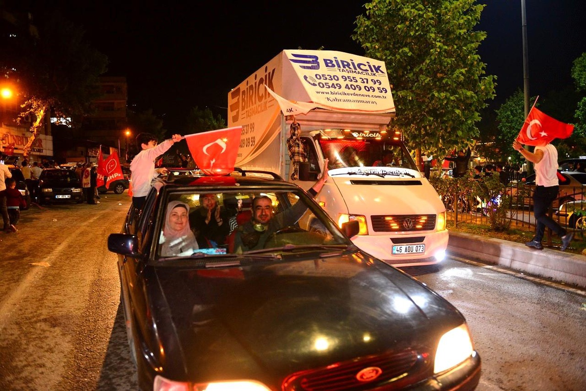 Kahramanmaraş\'ta Cumhurbaşkanı Erdoğan\'ın zaferi kutlandı