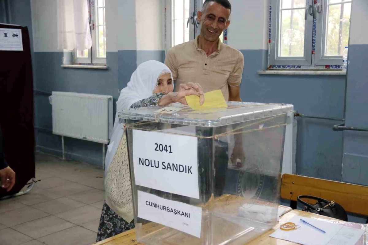 Diyarbakır\'da Cumhurbaşkanlığı 2. tur seçimi için oy kullanma işlemi başladı