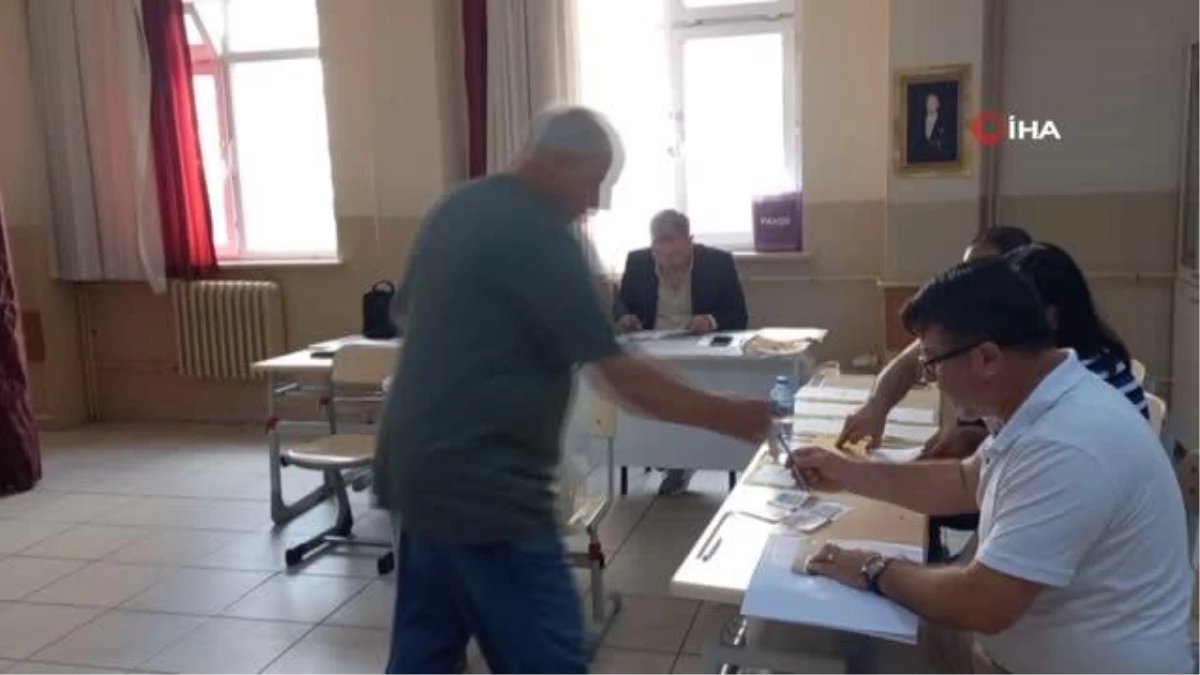 Edirneli vatandaşlar Cumhurbaşkanlığı 2. Tur seçiminde oylarını kullanıyor