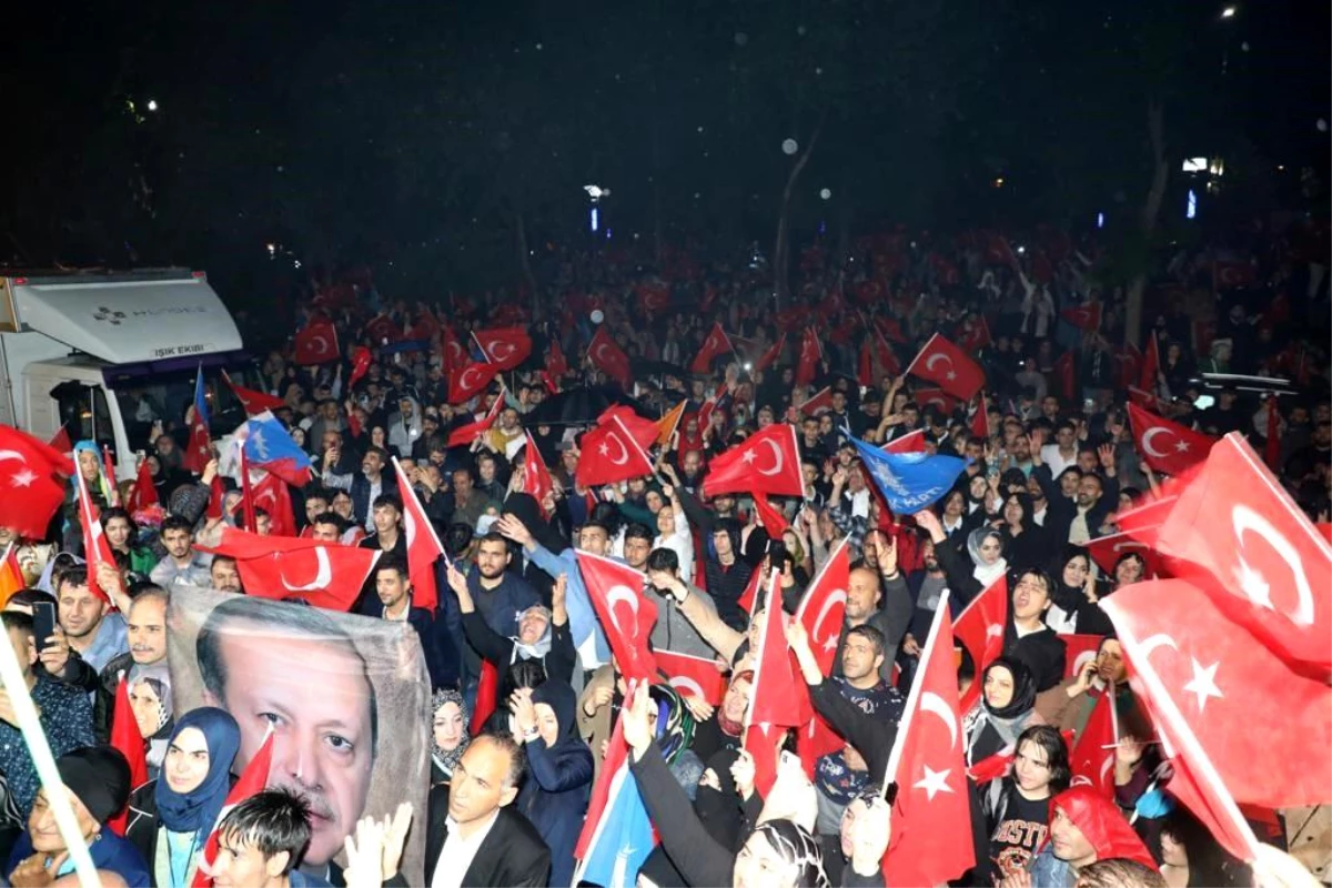 Elazığ\'da Cumhur İttifakı Seçim Sonuçlarını Kutladı