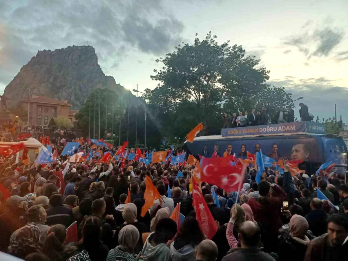 Erdoğan\'ın seçim zaferi Afyonkarahisar\'da kutlanmaya başlandı