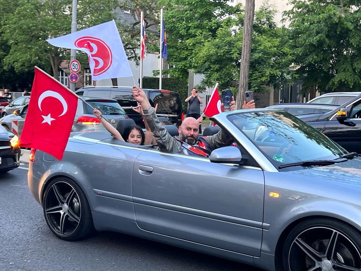 Erdoğan\'ın seçim zaferi Almanya\'da coşkuyla kutlandı