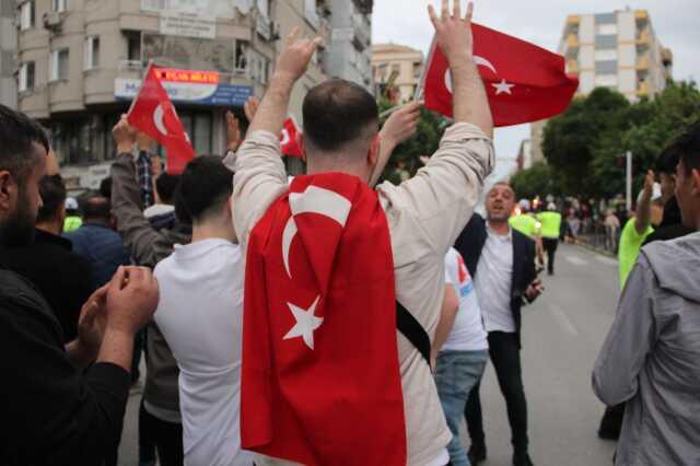 Erdoğan'ın seçim zaferi coşkuyla kutlanıyor! Vatandaşlar sokağa döküldü