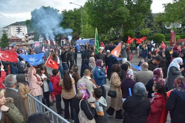 Erdoğan'ın seçim zaferi coşkuyla kutlanıyor! Vatandaşlar sokağa döküldü
