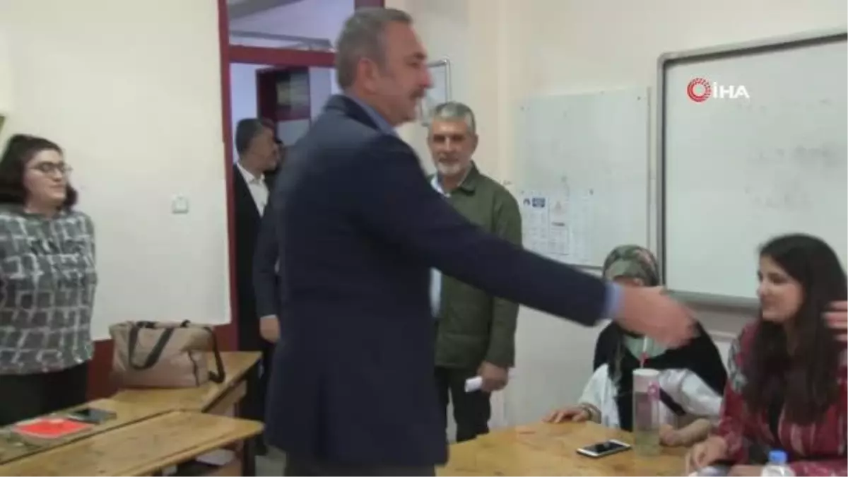 Eski Adalet Bakanı Gül oyunu Gaziantep\'te kullandı