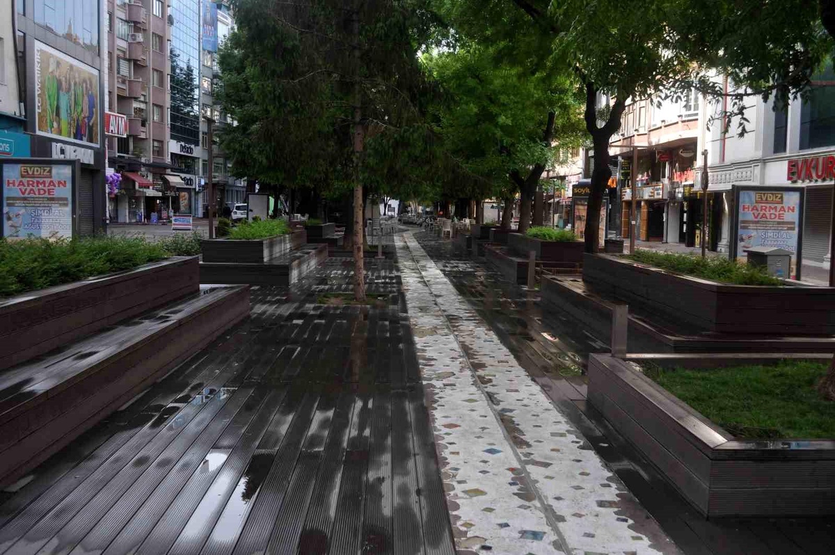Eskişehir\'de cadde ve sokaklarda 2. tur sessizliği hakim