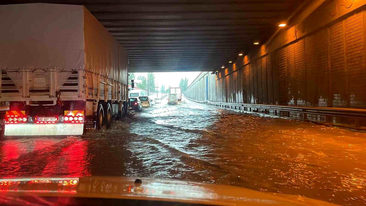 Eskişehir\'de Yağışlar Tarlaları Sular Altında Bıraktı