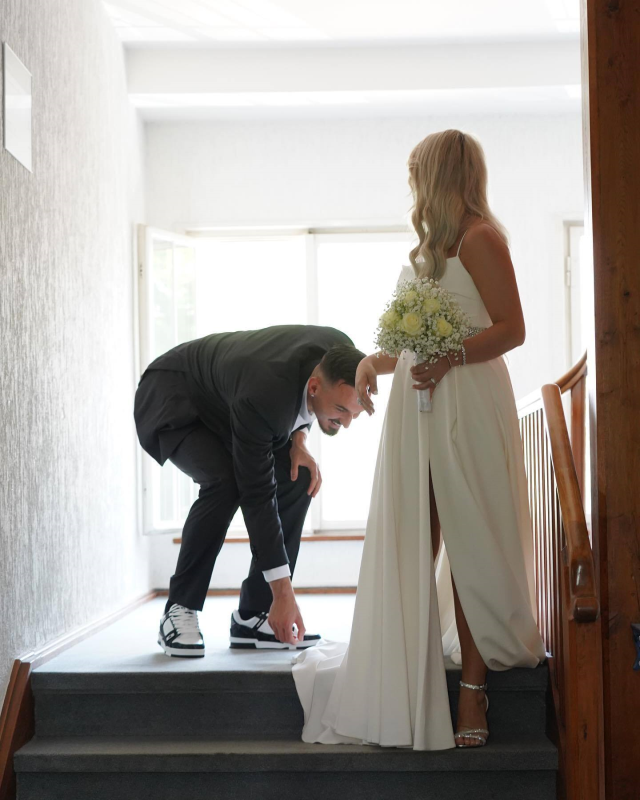 Fenerbahçeli futbolcu Berisha evlendi! Davetliler gelinin yırtmacından gözünü alamadı