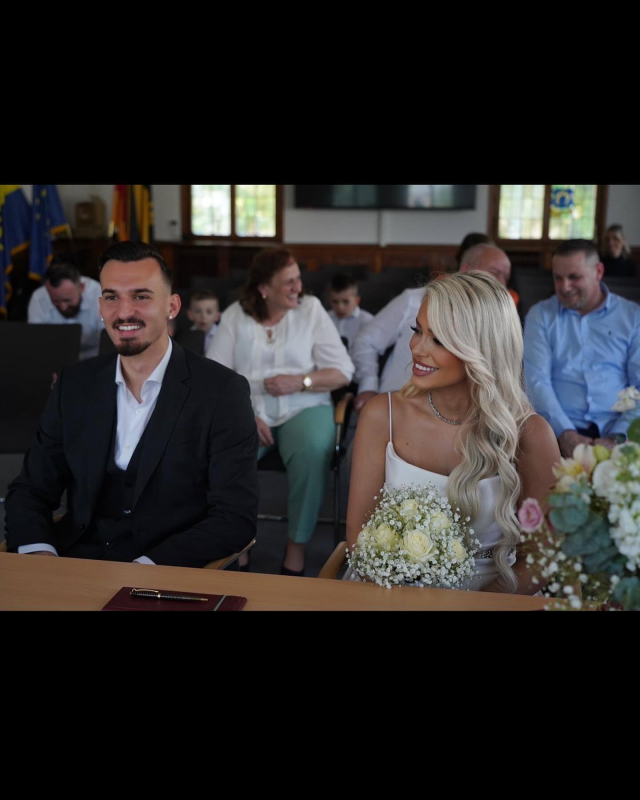 Fenerbahçeli futbolcu Berisha evlendi! Davetliler gelinin yırtmacından gözünü alamadı