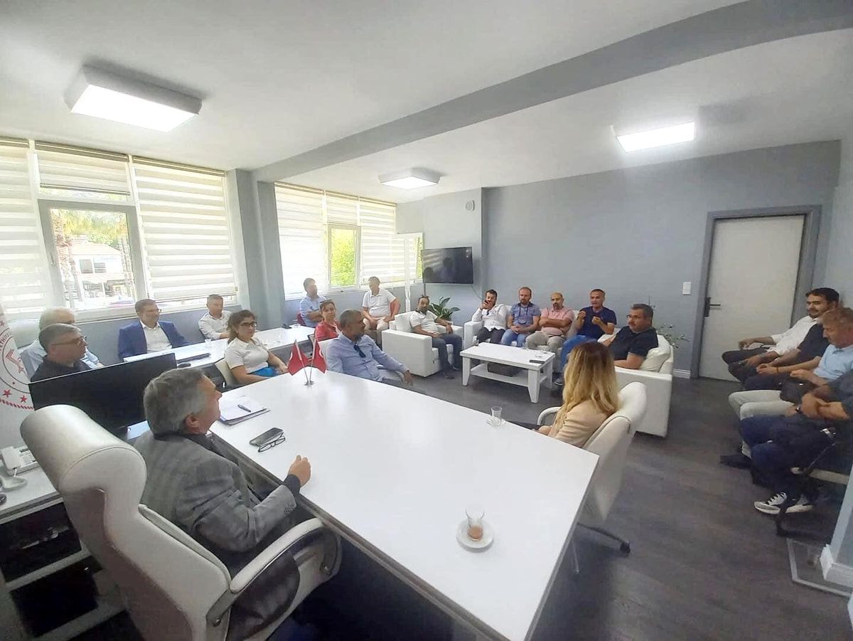Fethiye\'deki öğretmenlere deprem bölgesinde özverileri için ödül