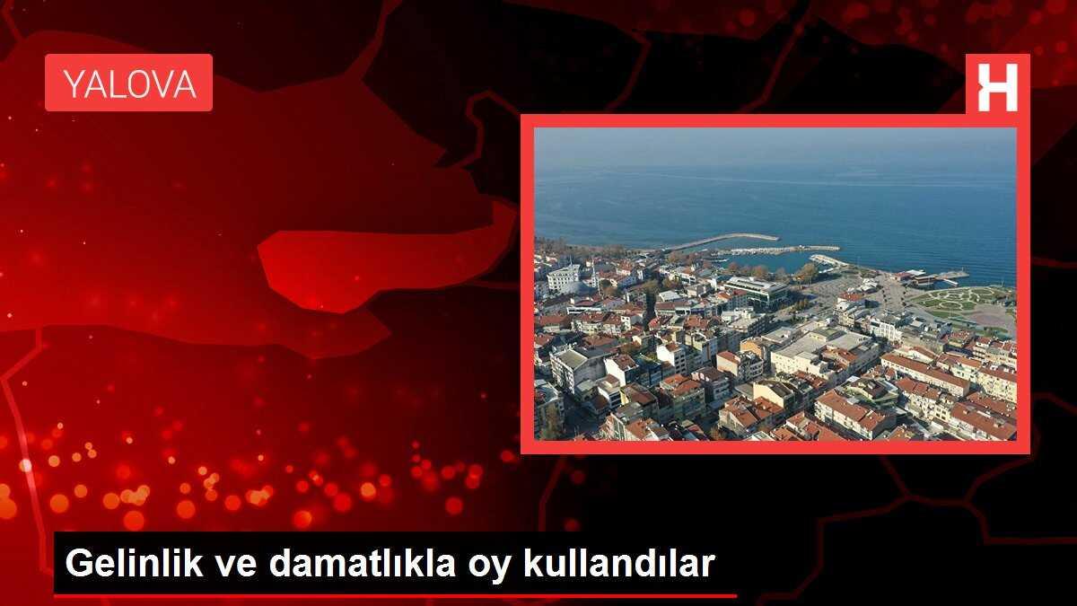 Gelinlik ve damatlıkla oy kullandılar