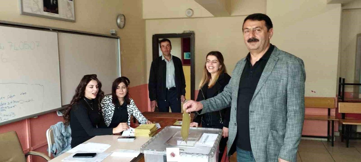 Hakkari\'de oy verme işlemi başladı