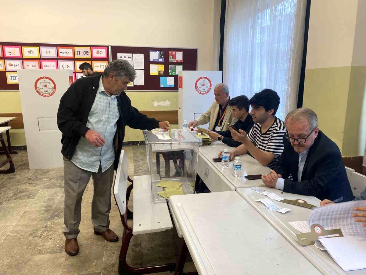 İstanbul\'da oy kullanma işlemi başladı