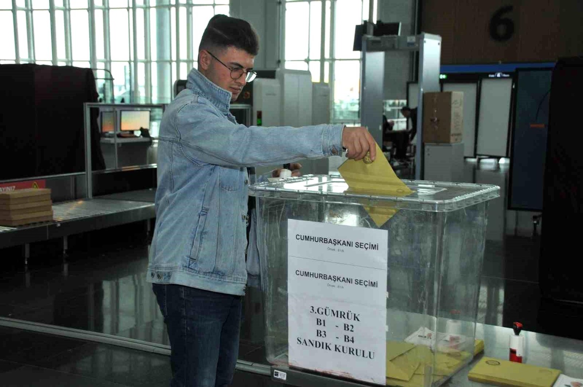 İstanbul Havalimanı\'nda 15 binden fazla seçmen oy kullandı