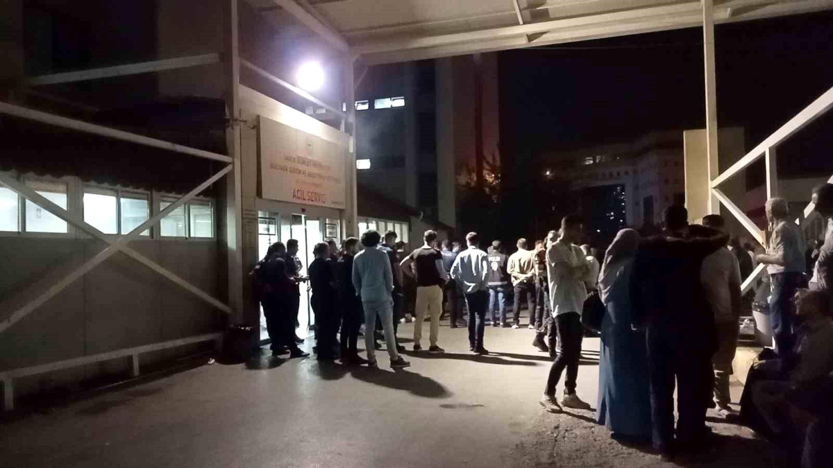 İzmir\'de silahlı kavga: 1\'i ağır 5 yaralı
