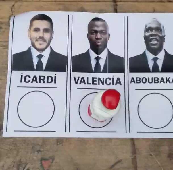 Kabine kendi yaptığı oy pusulasıyla giren Fenerbahçeli, mührü basarken çıkardığı sesle tüm sınıfı inletti