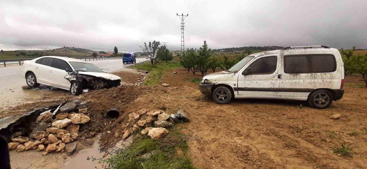 Karaman\'da trafik kazası: 4 yaralı