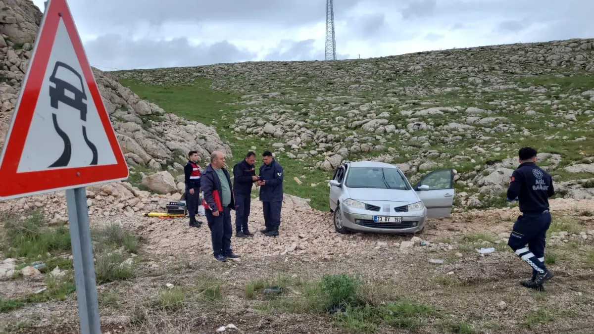 Sivas Gürün\'de Yağmur Sonrası Kaza: 3 Yaralı